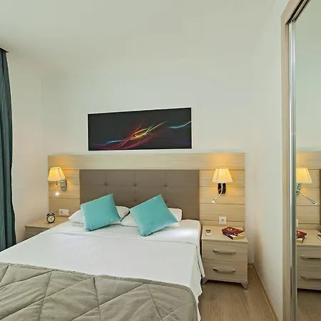 Hotel Yali Apart *